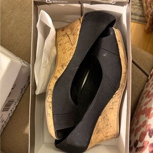 Life Stride Black and Tan Wedge Shoes